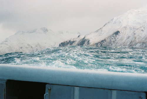  Huge Waves and Ships